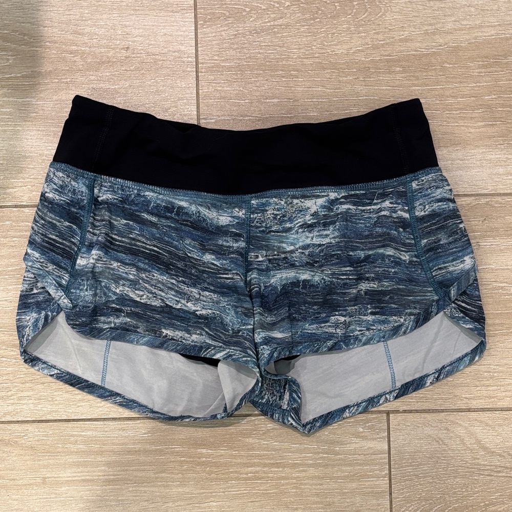 lululemon athletica speed short (4-way stretch 2.5 inch) Size 2
